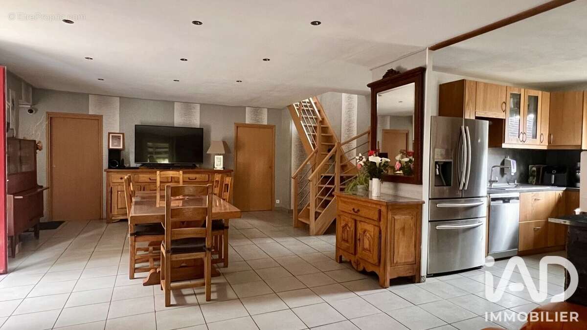 Maison 185 m² à Marolles-En-Brie  - photo 4