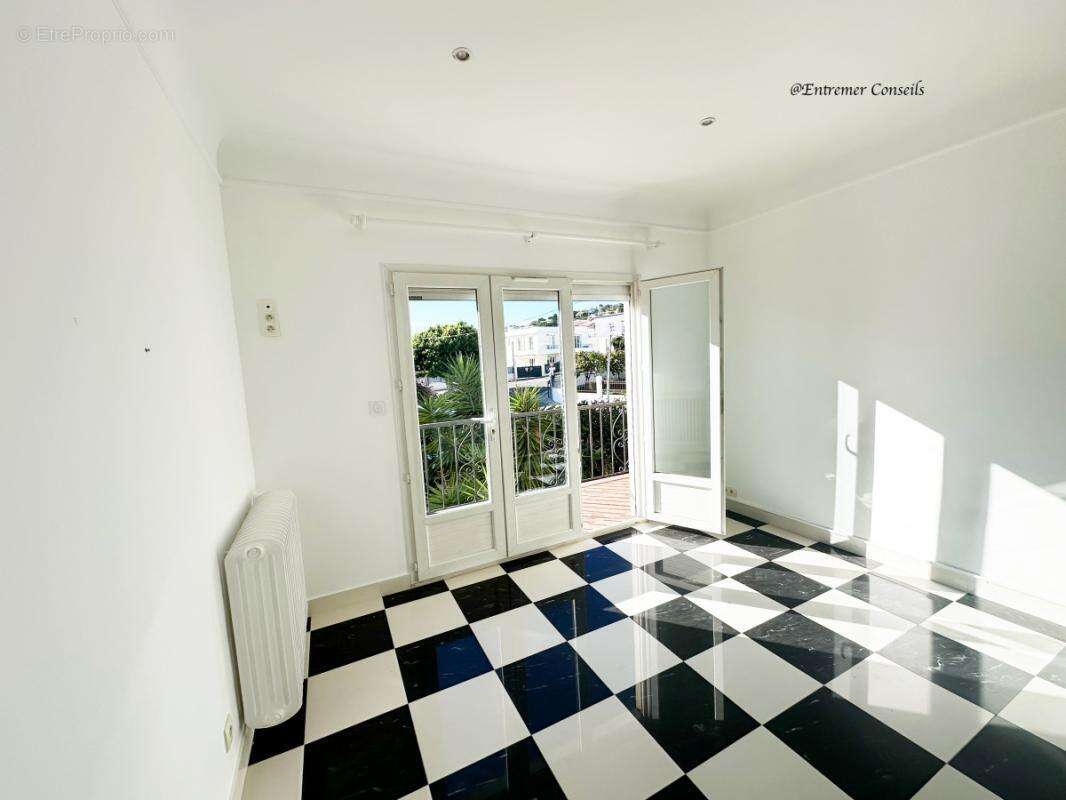 Maison à VILLENEUVE-LOUBET