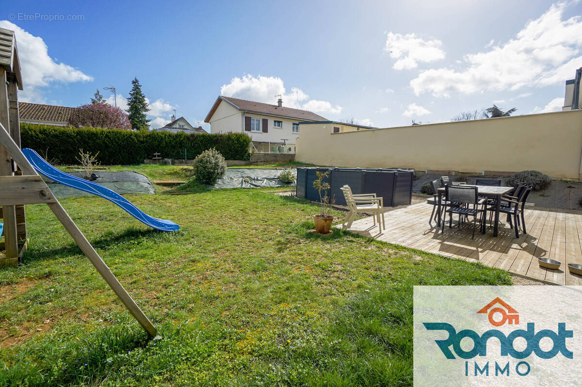 Maison à IS-SUR-TILLE