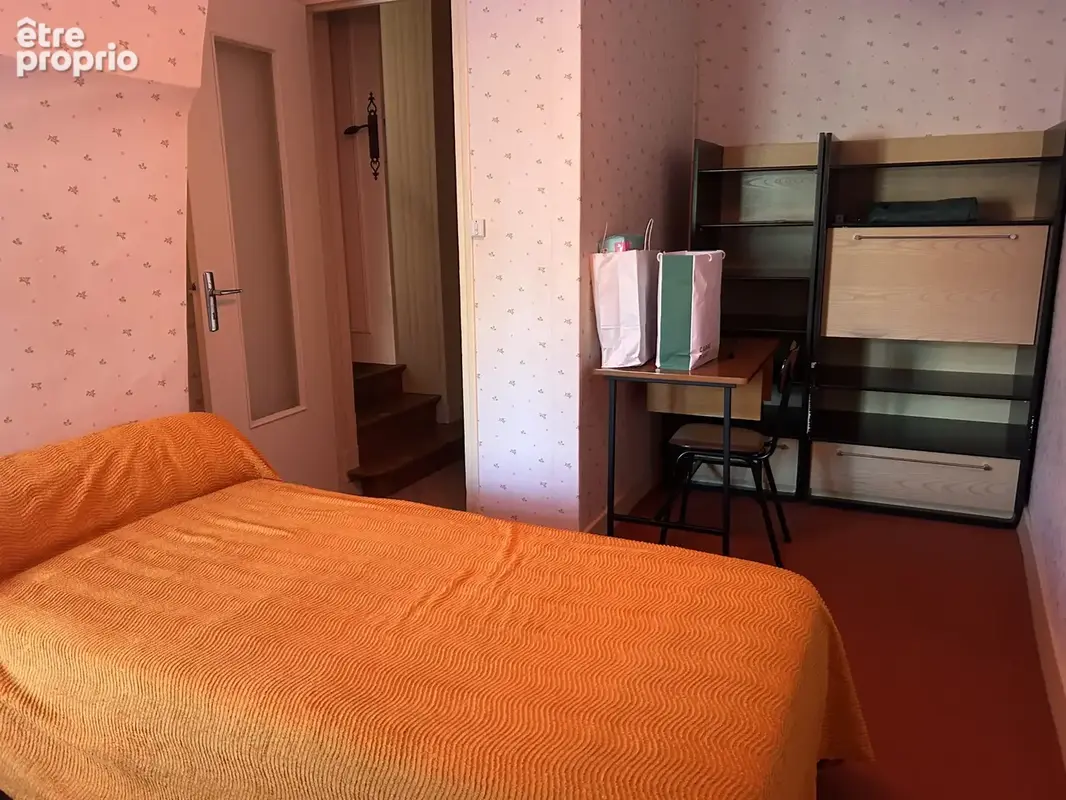 A VENDRE - Maison T5 avec garage, jardin et dépendance à Saint-Gaultier - photo 8