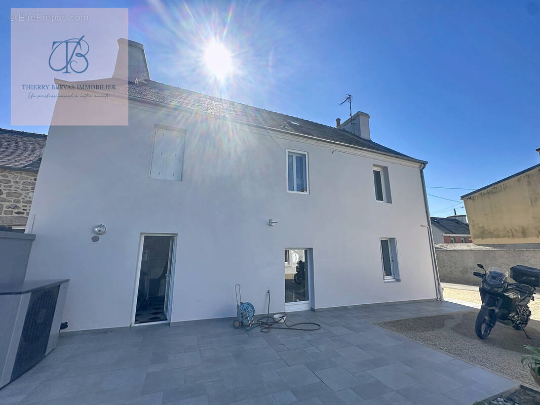 Maison à LANNILIS