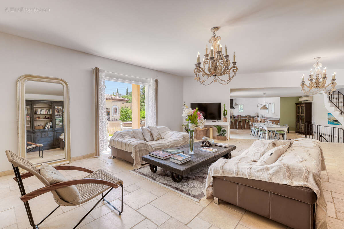 Maison à BORMES-LES-MIMOSAS