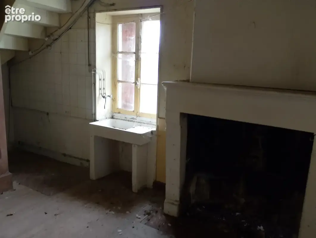 Ensemble immobilier à rénover - Axe JONZAC/MONTENDRE - photo 4