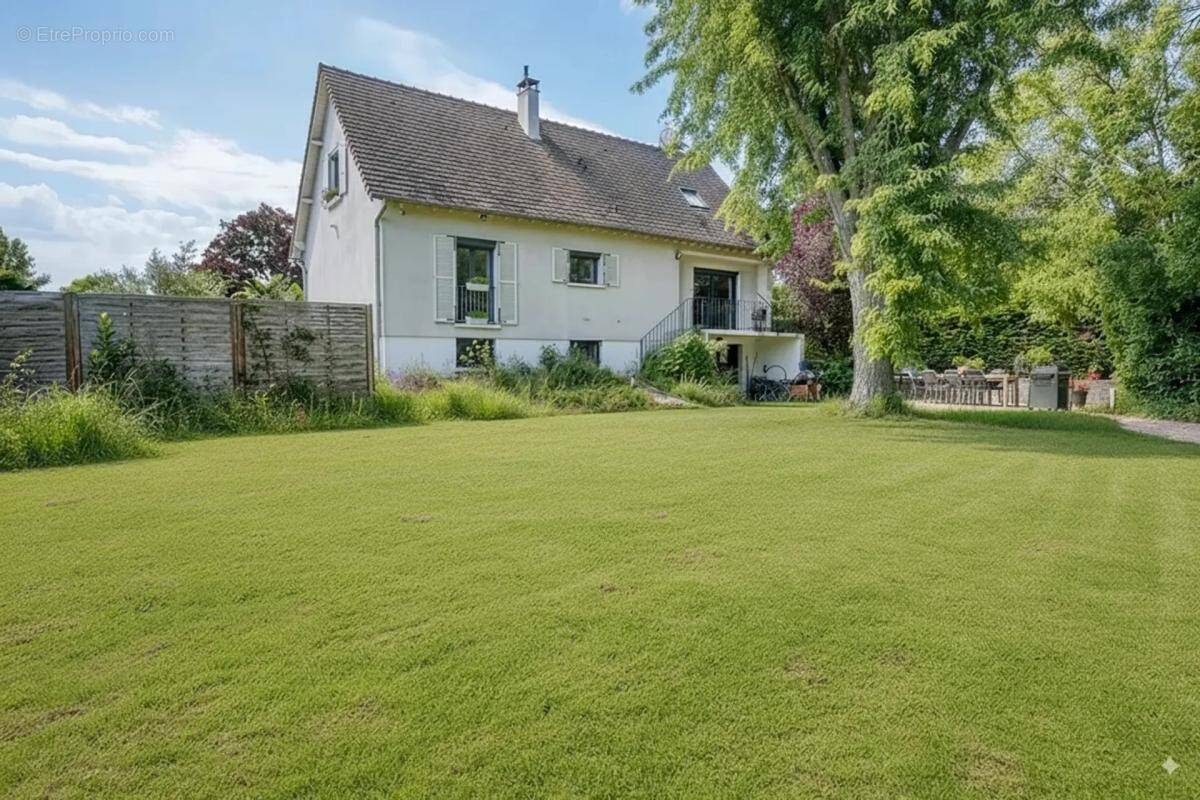 Maison à LIVRY-SUR-SEINE