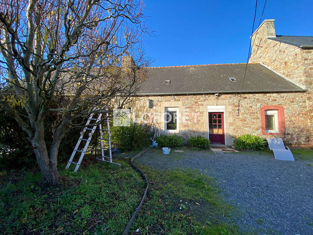 Maison à PLOURIVO