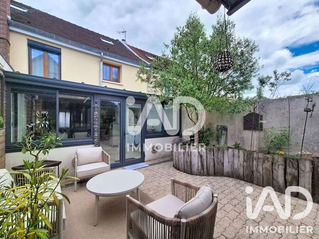 Maison 182 m² à La Chapelle-Gauthier  - photo 2
