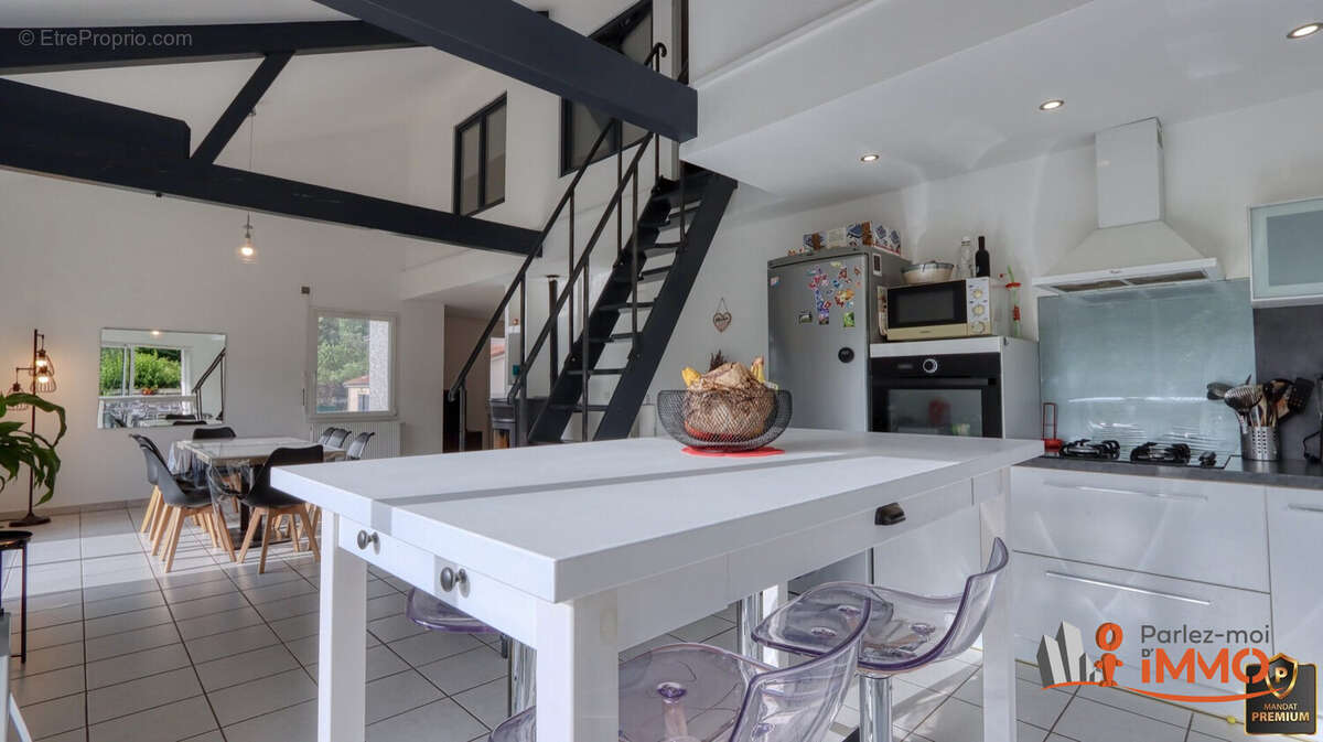 Maison 90 m² à Saint-Etienne  - photo 2