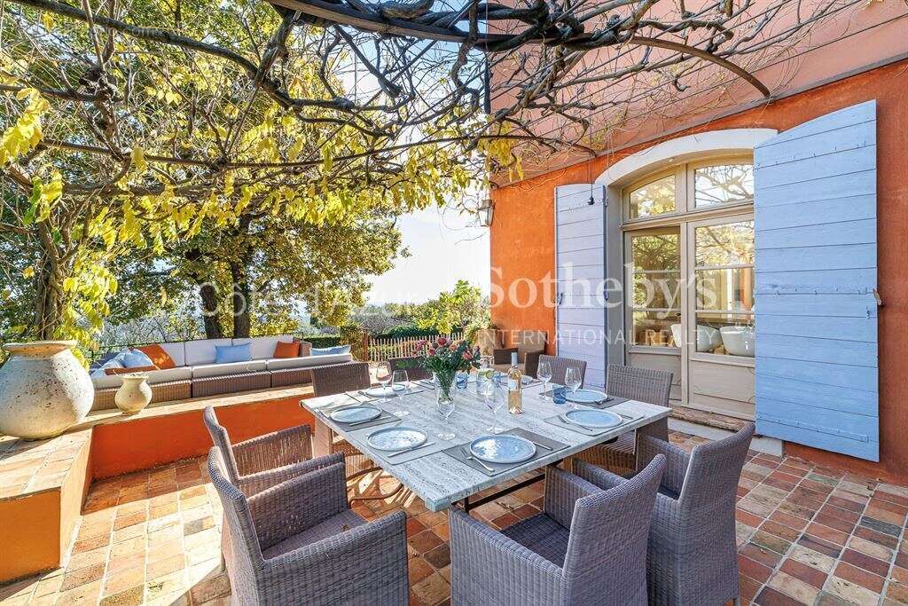 Vence bastide néo provençale avec vue mer, piscine chauffée et jardin paysager de 4 300 m² - photo 13