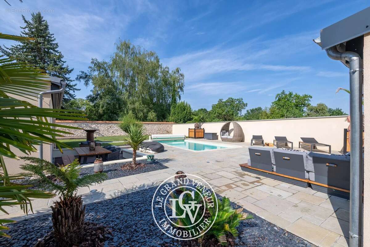 Proche barbizon - propriété traditionnelle et dépendance - 4 chambres - garage double - cave - piscine - jardin paysager - photo 16