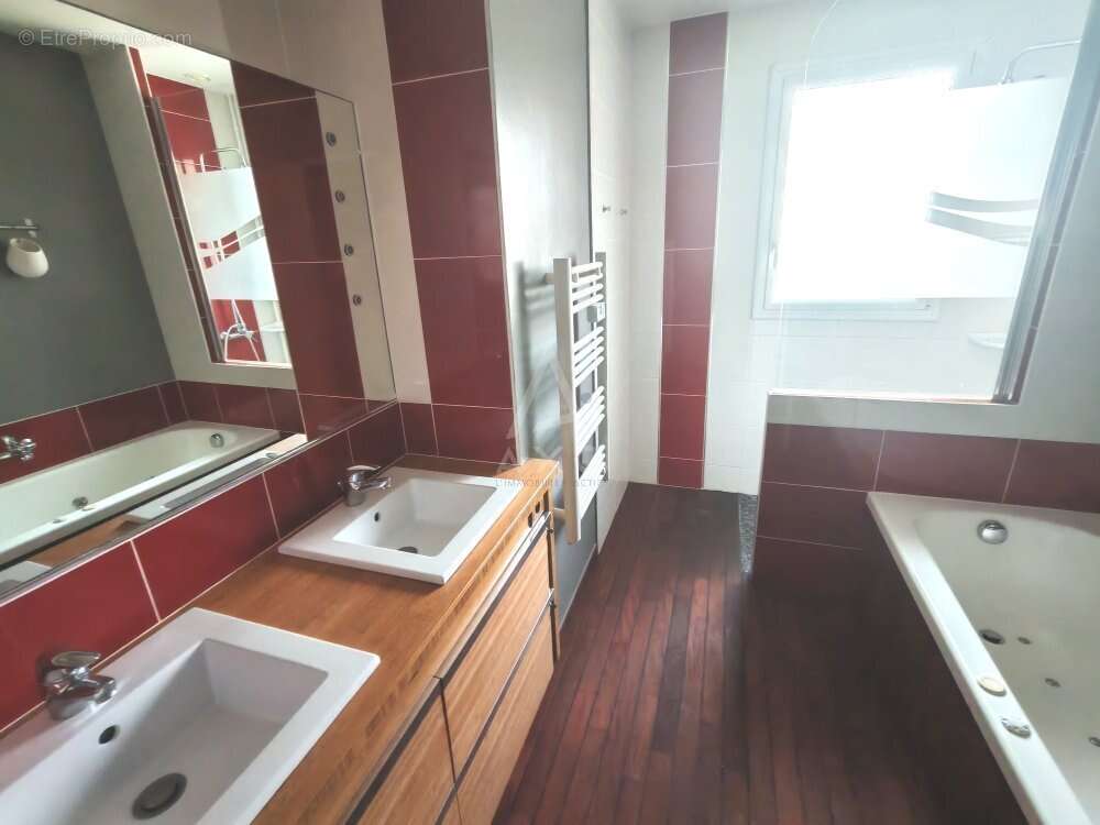 Maison à LA CHAPELLE-BASSE-MER