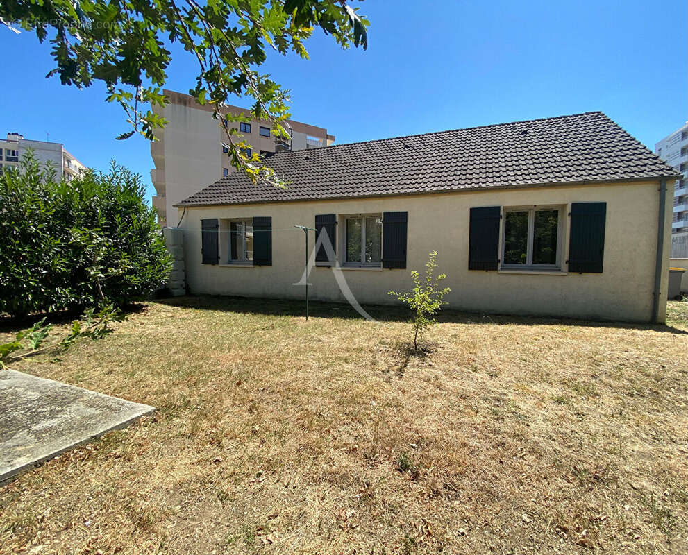 Maison de plain-pied Melun 4 pièce(s) 79 m2 - photo 9