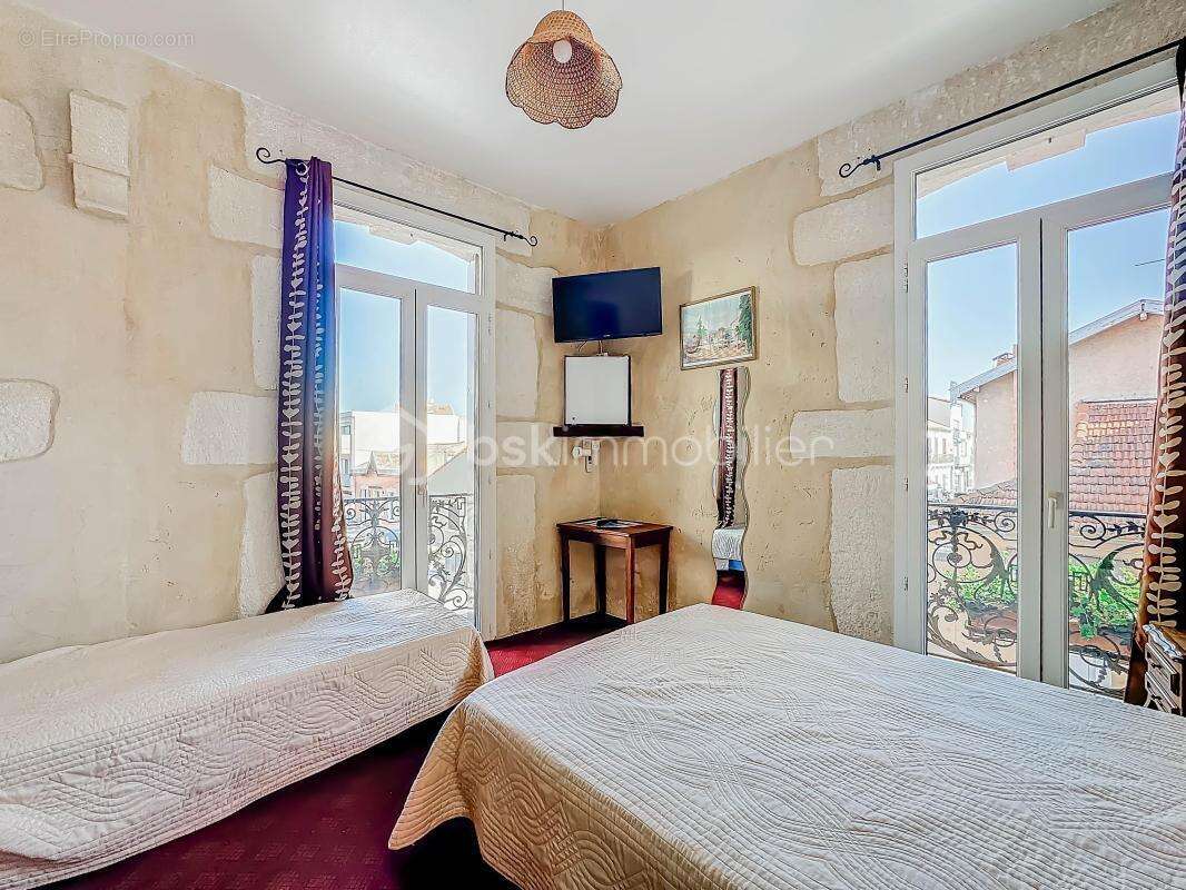 *** Immeuble de 280m2 anciennement Hotel à PALAVAS *** - photo 12