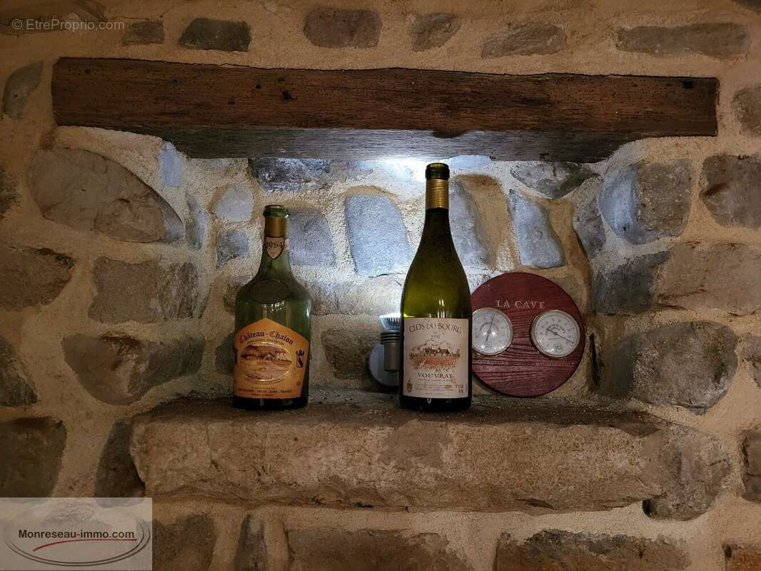 Propriete familiale avec caveau de 60m² ! - photo 16