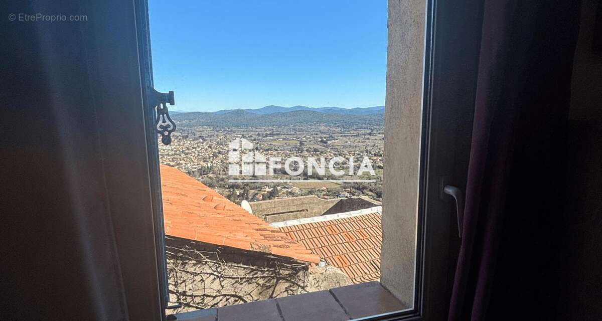 Appartement à SOLLIES-VILLE