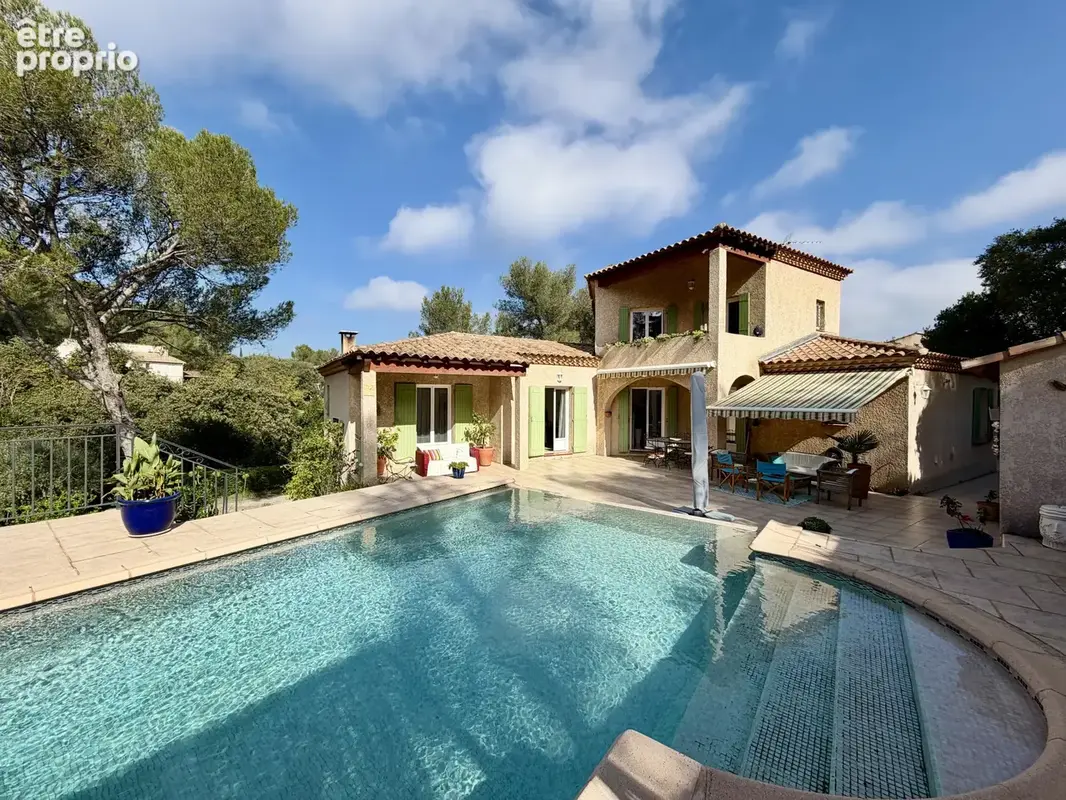 Nîmes Camplanier, belle villa T5 avec piscine sur terrain de 2100 m2 avec dépendance et mazet. - photo 1