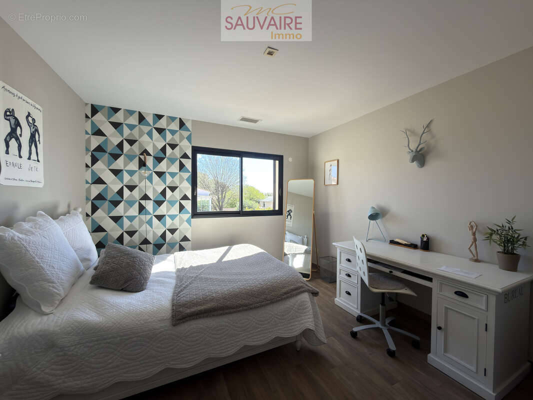 Maison à SAINT-LAURENT-DE-LA-SALANQUE