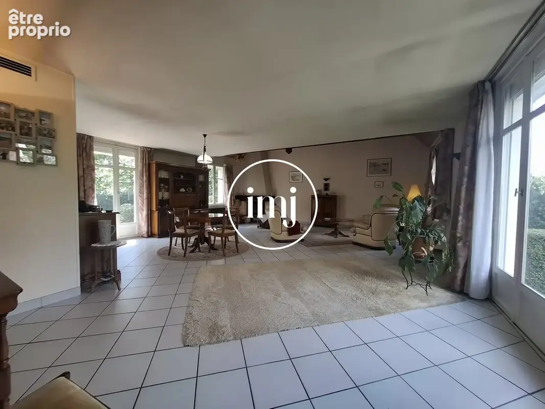 Maison 175 m² à Le Mesnil-Le-Roi  - photo 8