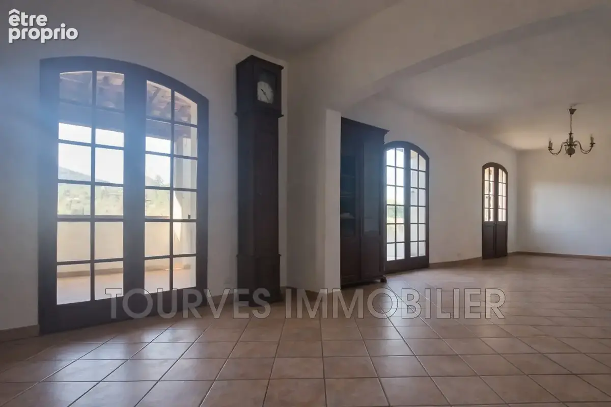 Maison 6 pièces 126 m² à vendre à Tourves (83170) - photo 8