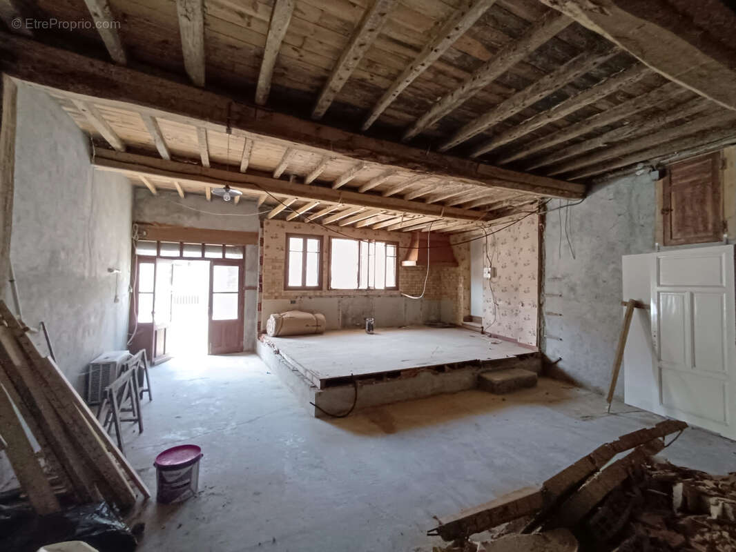 Maison de ville rénovée avec dépendance - photo 12