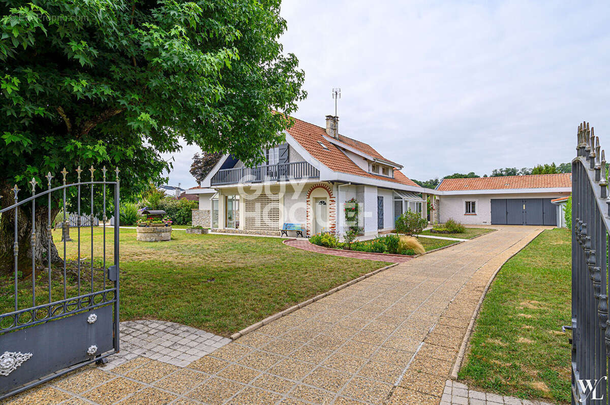 Maison à SAINT-PIERRE-DU-MONT