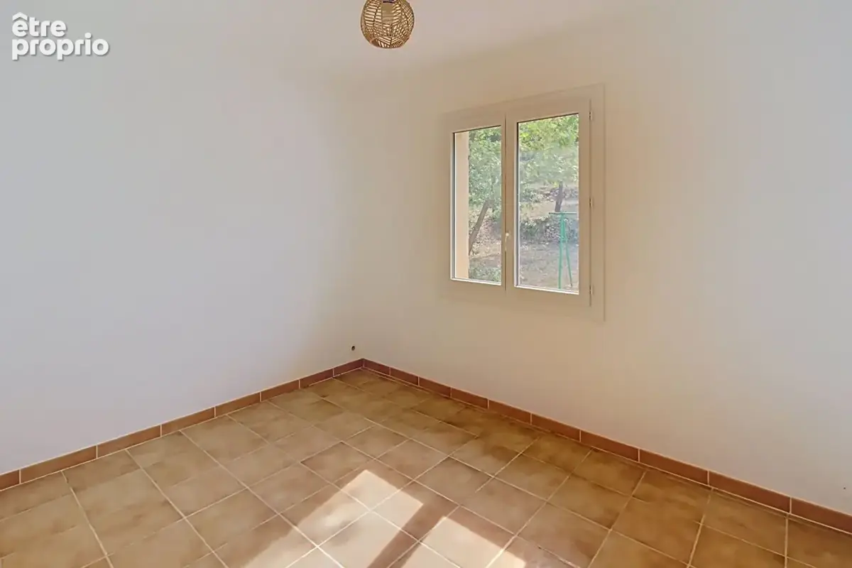 Maison Lorgues de 162 m2 avec piscine 10x6  et garage sur un terrain de 7567m2 - photo 7
