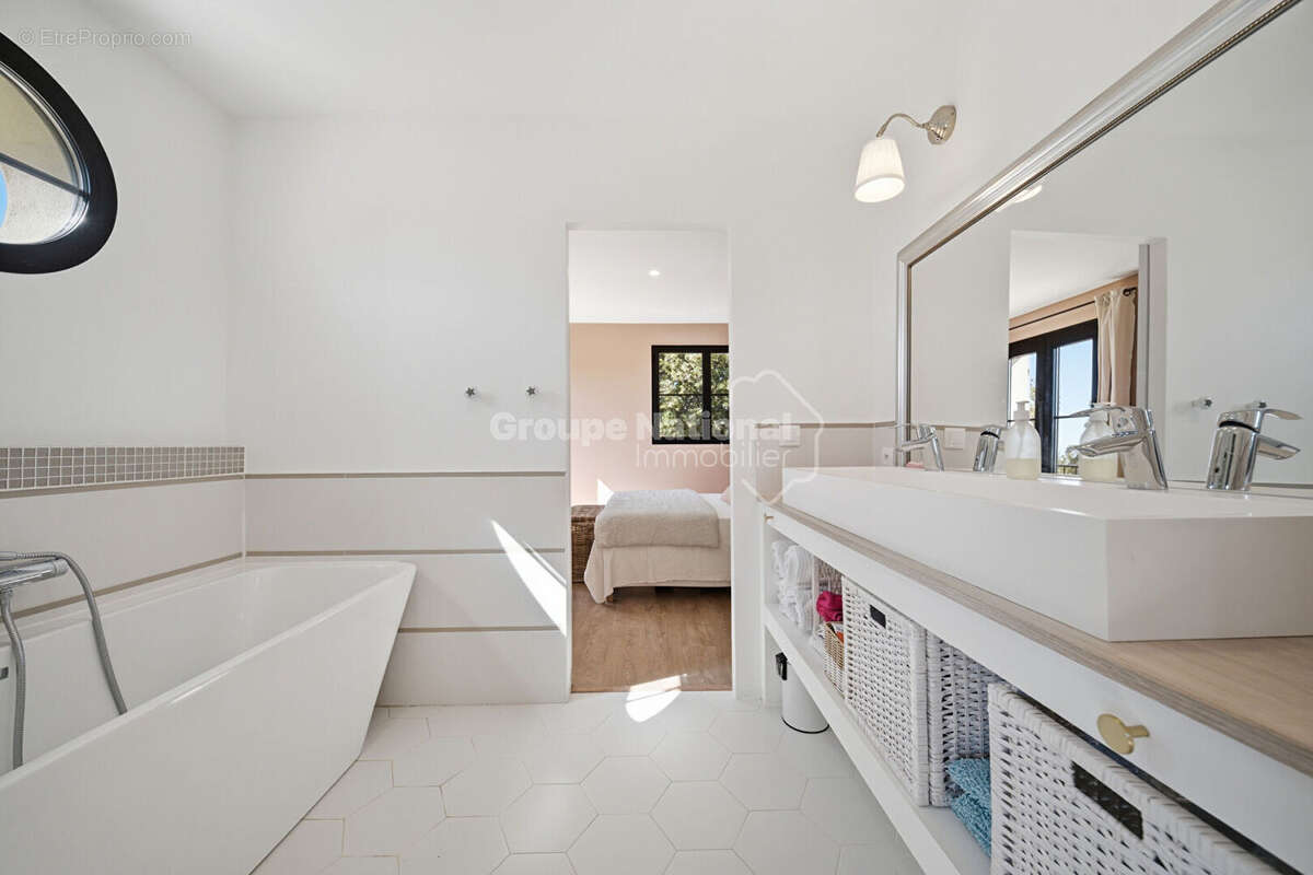 Maison 5 pièce(s) - Hauts de Mauvalat avec dépendance - photo 12