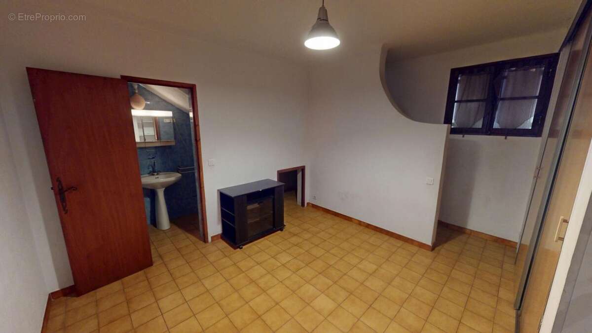 Maison à LE MUY