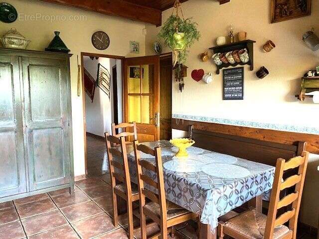 Villa familiale type 7 avec piscine - garage - jardin arbore - photo 7