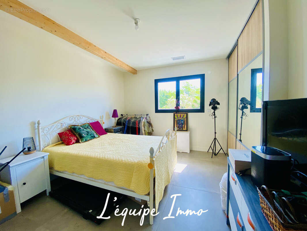 Villa T6 avec piscine et double garage - photo 16