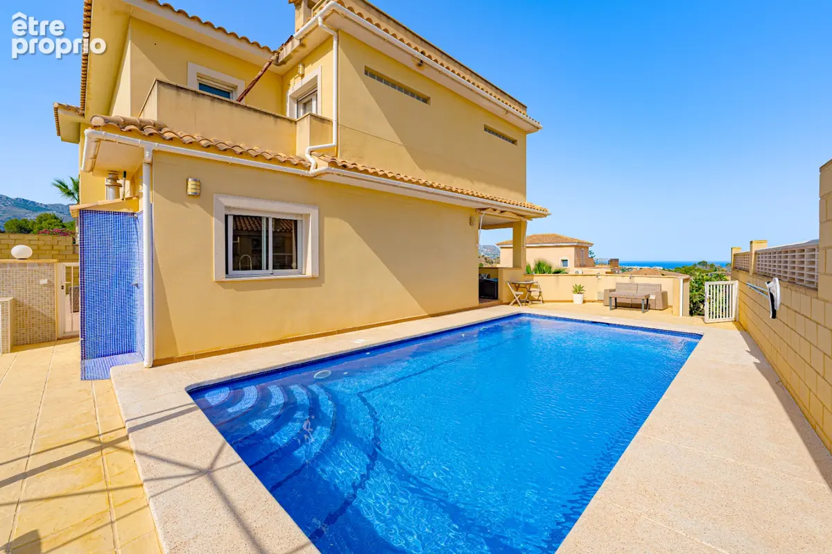 Villa - 7 pièces - piscine - sous-sol - jardin - Miramar - photo 2