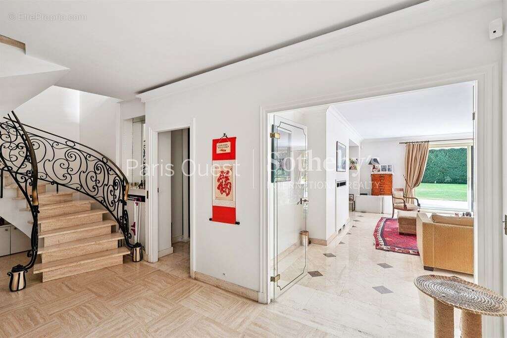 Appartement à NEUILLY-SUR-SEINE