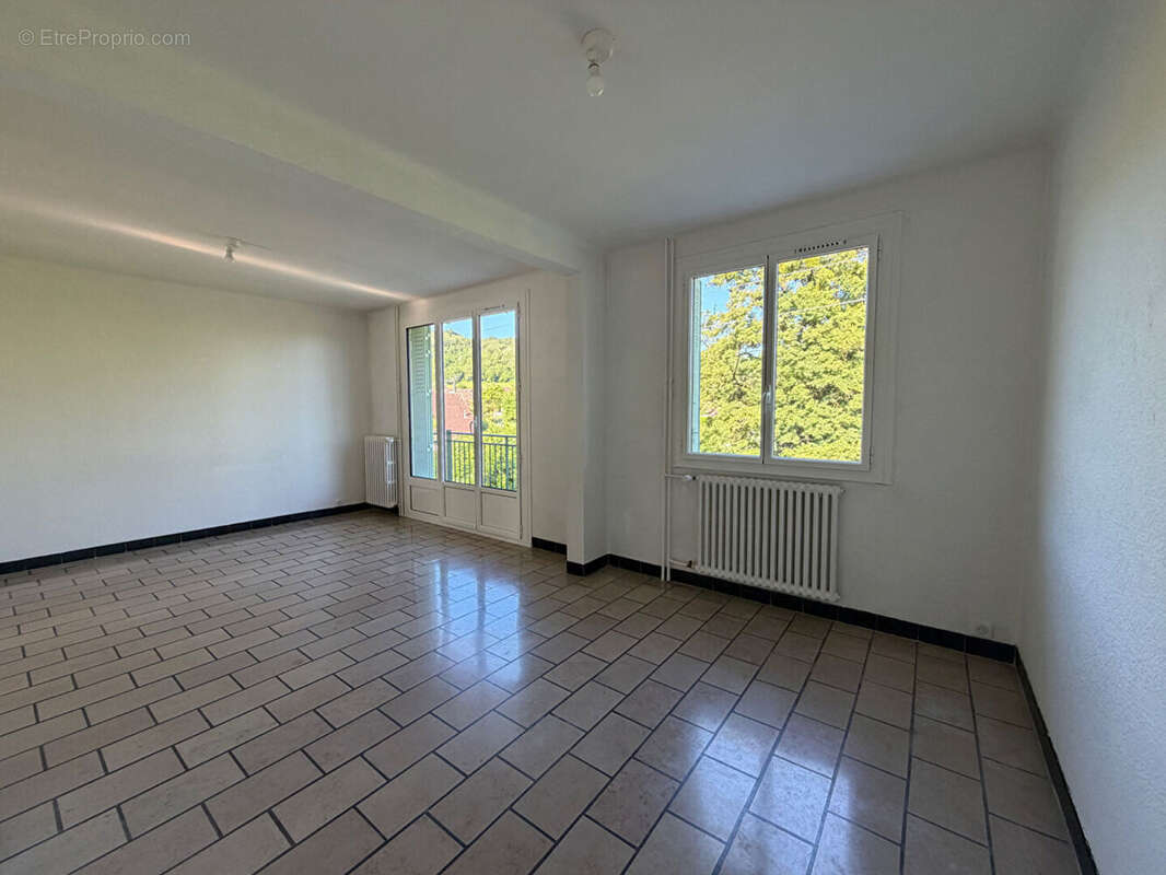 Appartement à MACORNAY