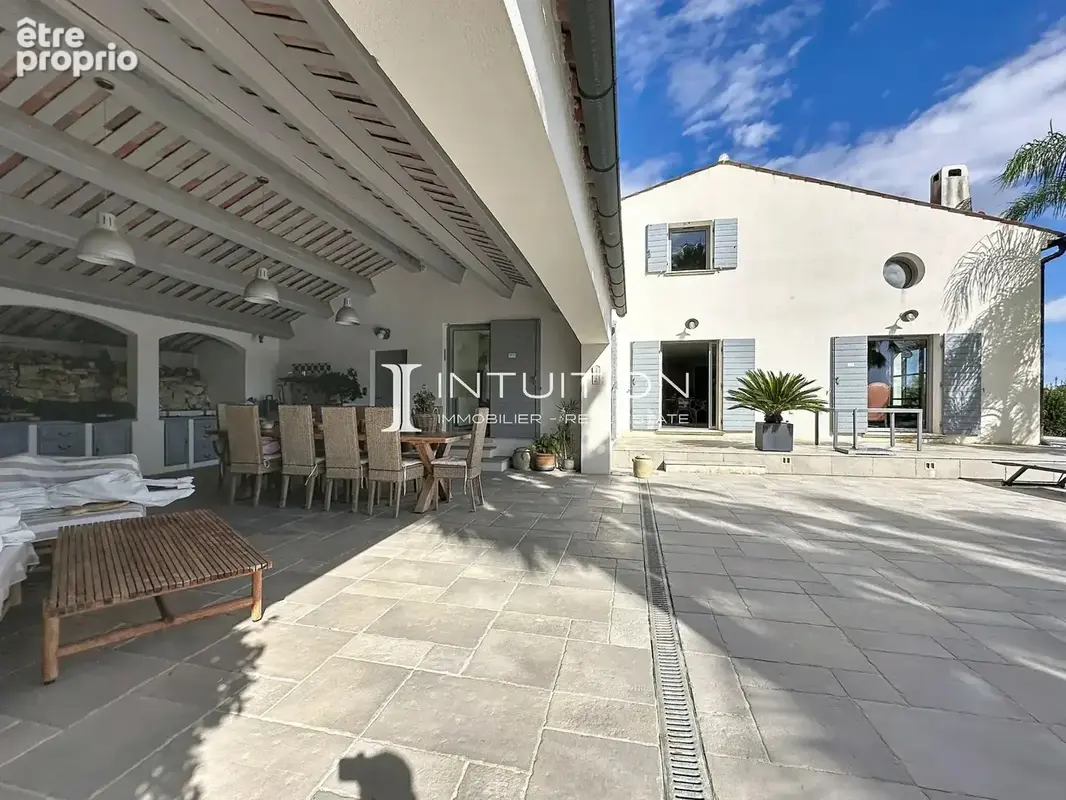 Proche Valbonne : Élégante villa avec vue panoramique et piscine - photo 5