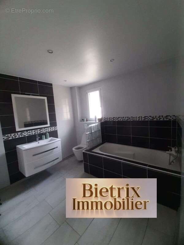 Maison à CHAMPAGNE-SUR-OISE