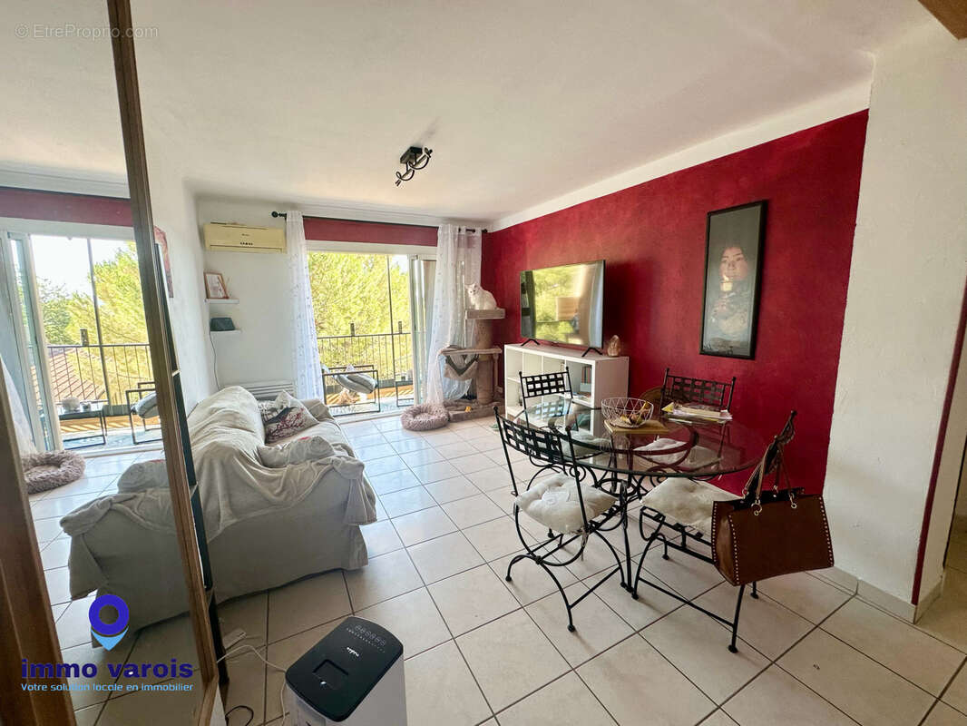 PIERREFEU - Lumineux T3 avec terrasse, cave et garage - photo 4