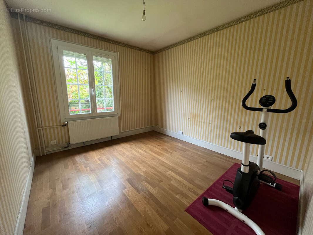 Maison à LES CLAYES-SOUS-BOIS