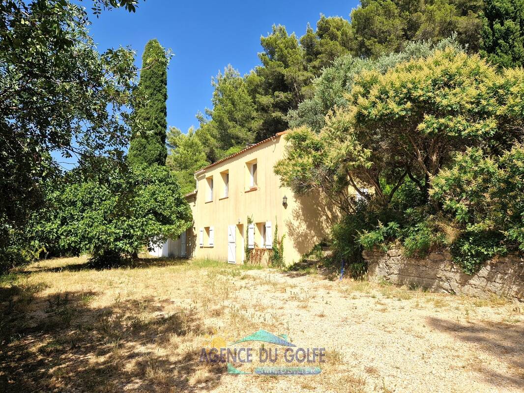 Maison à CEYRESTE