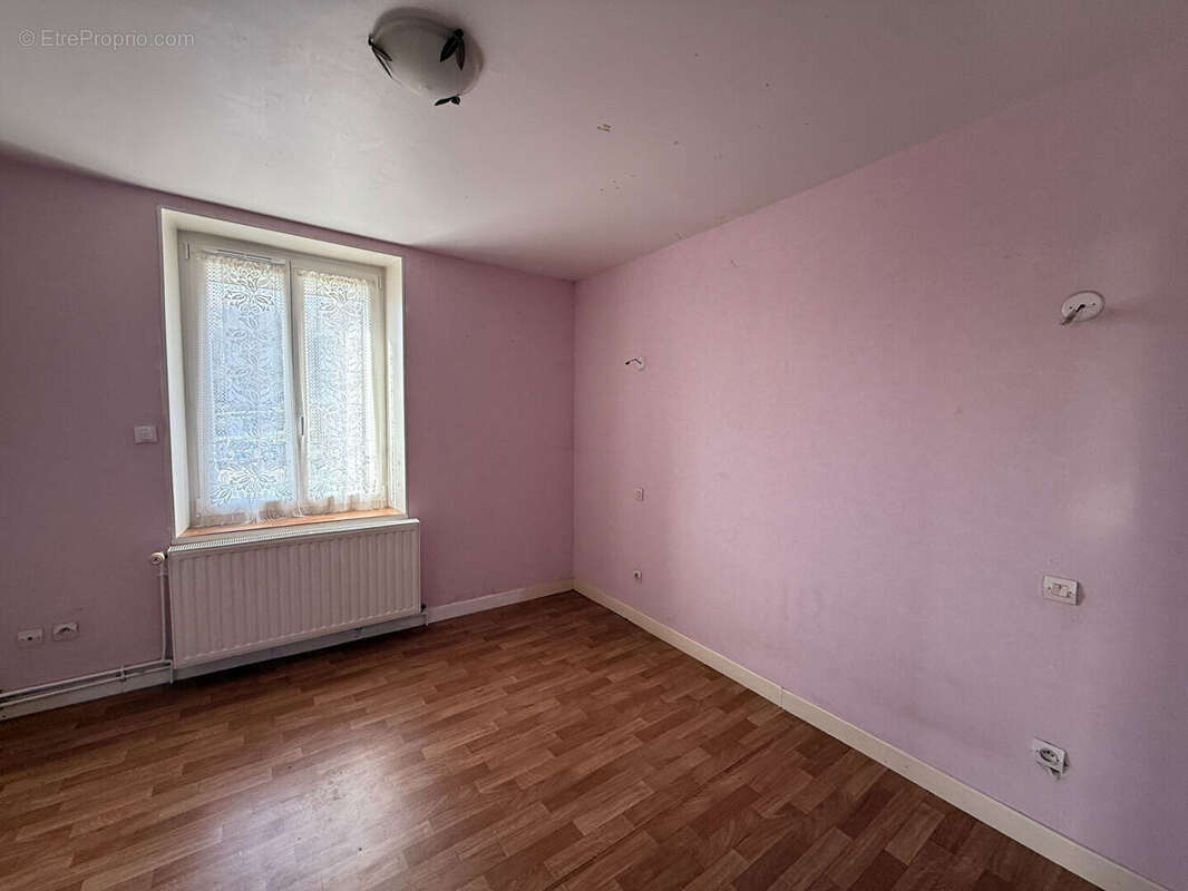 Maison à POURU-SAINT-REMY