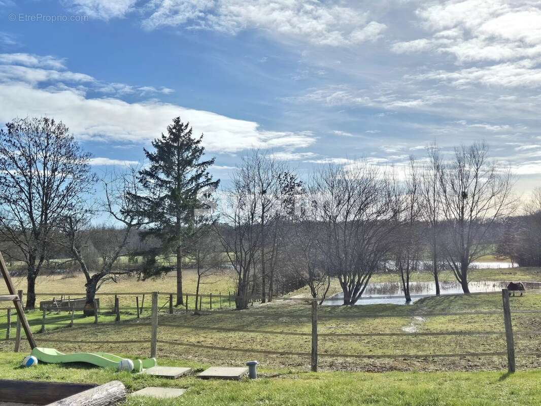 Maison à LE DESCHAUX