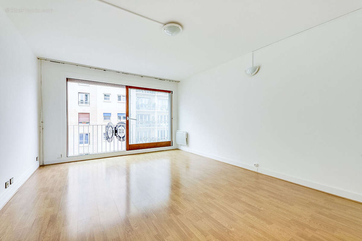 Appartement à PARIS-14E