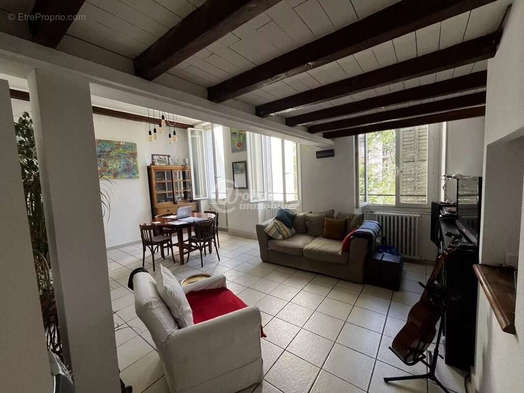 Appartement à MARSEILLE-1E