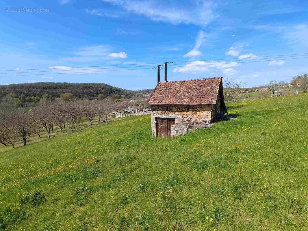Beau terrain dominant avec hangar transformable - photo 2