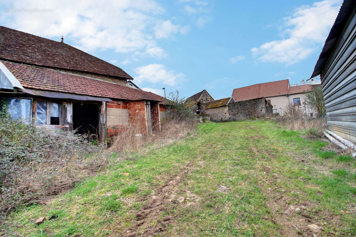 Maison à SAINT-YTHAIRE
