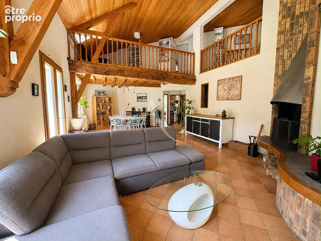 Maison 6 chambres avec sous-sol et dépendance - photo 3