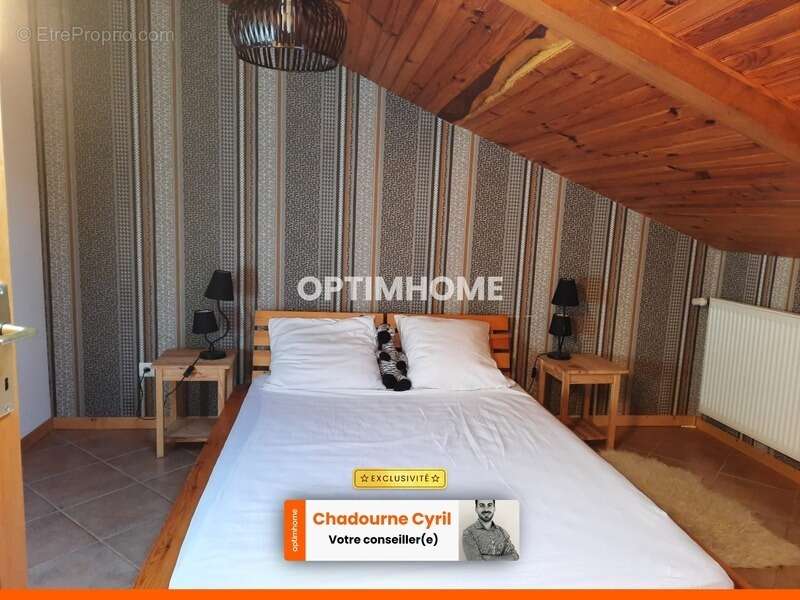 Maison à JAVERLHAC-ET-LA-CHAPELLE-SAINT-ROBERT