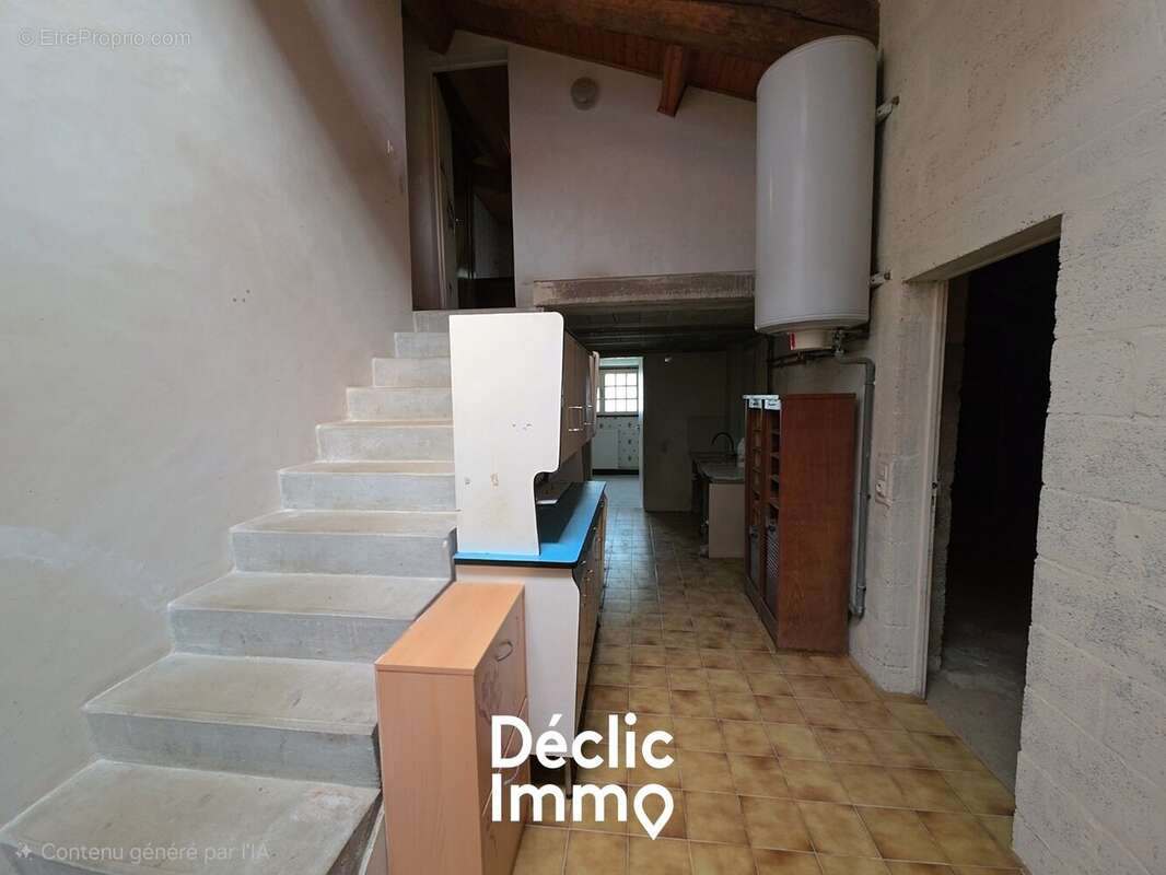 Maison ancienne à rénover avec grange et fort potentiel à Prin-Deyrançon - photo 5