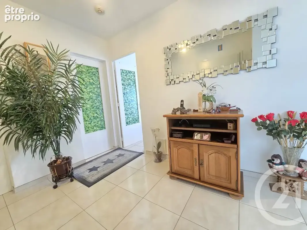 Appartement 3 pièces 65 m² à vendre à Toulon (83200) - photo 2