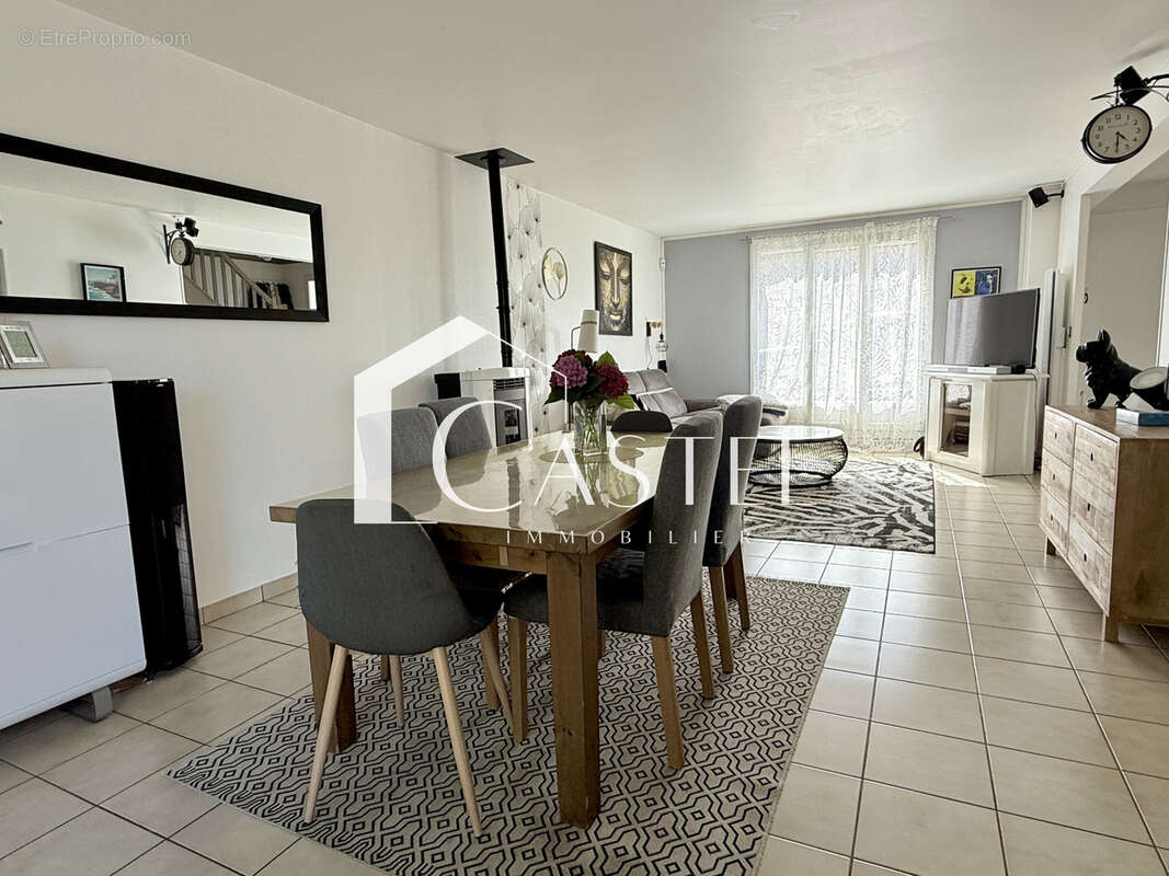 Maison à MORAINVILLIERS