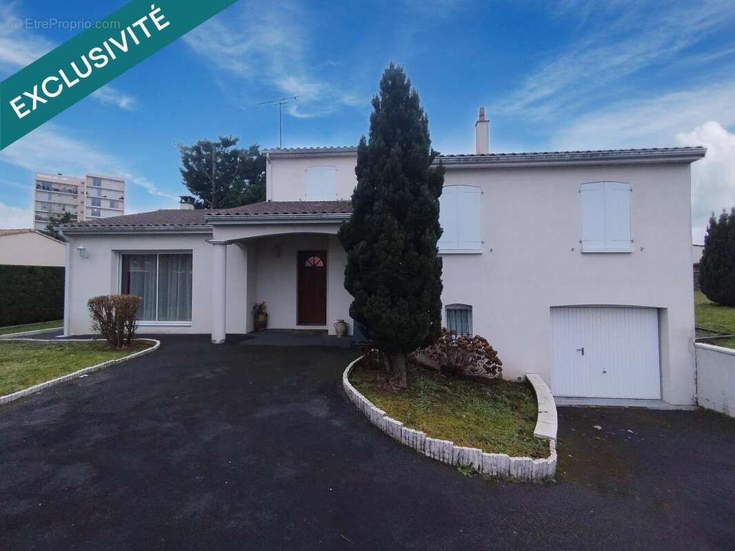 Maison 121 m² à Saint-Maixent-L'ecole  - photo 2