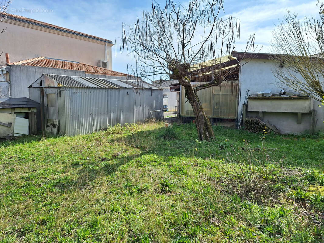 maison à rénover avec dépendance et garage sur 520 m2 - photo 4